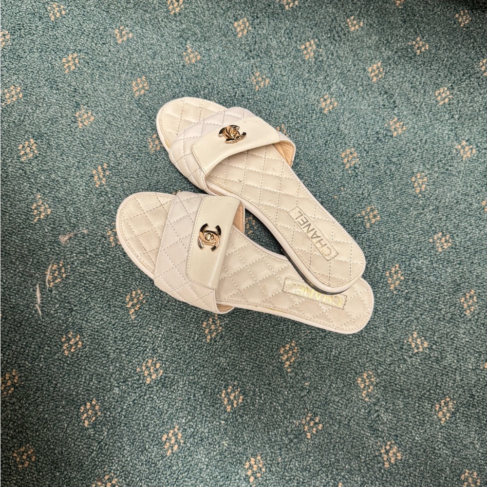 Cream/Off White Slide Sandals